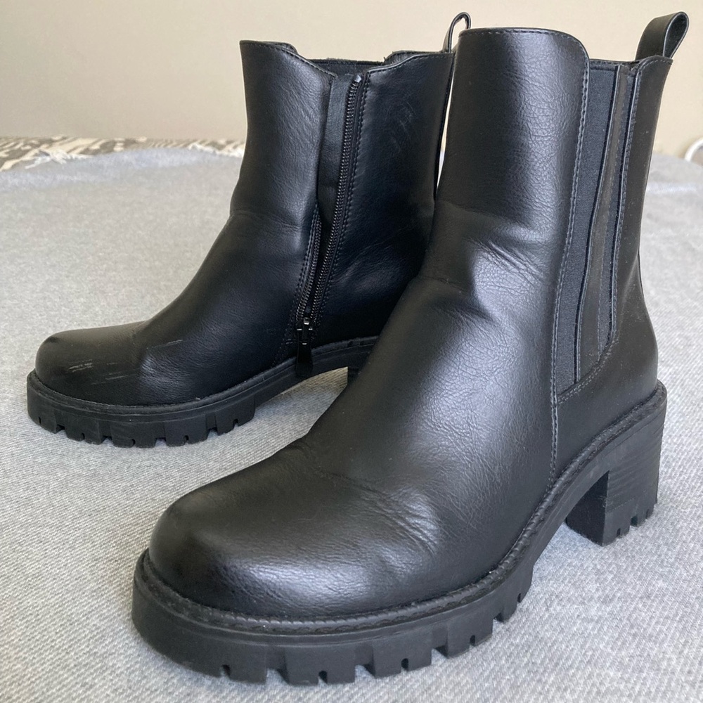 Pierre Dumas Side Stretch Chelsea Boots